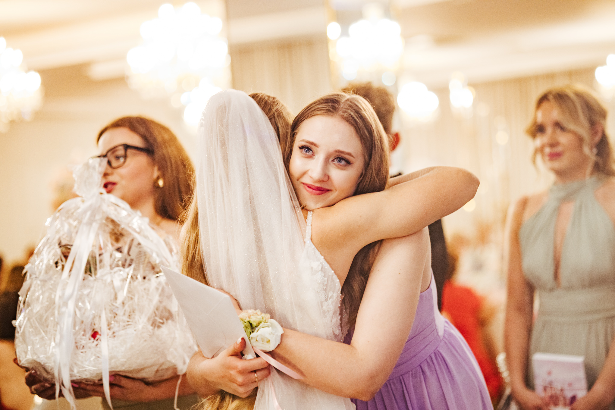 Przytulenie najważniejszych gości na weselu Patrycji i Bartka 2025