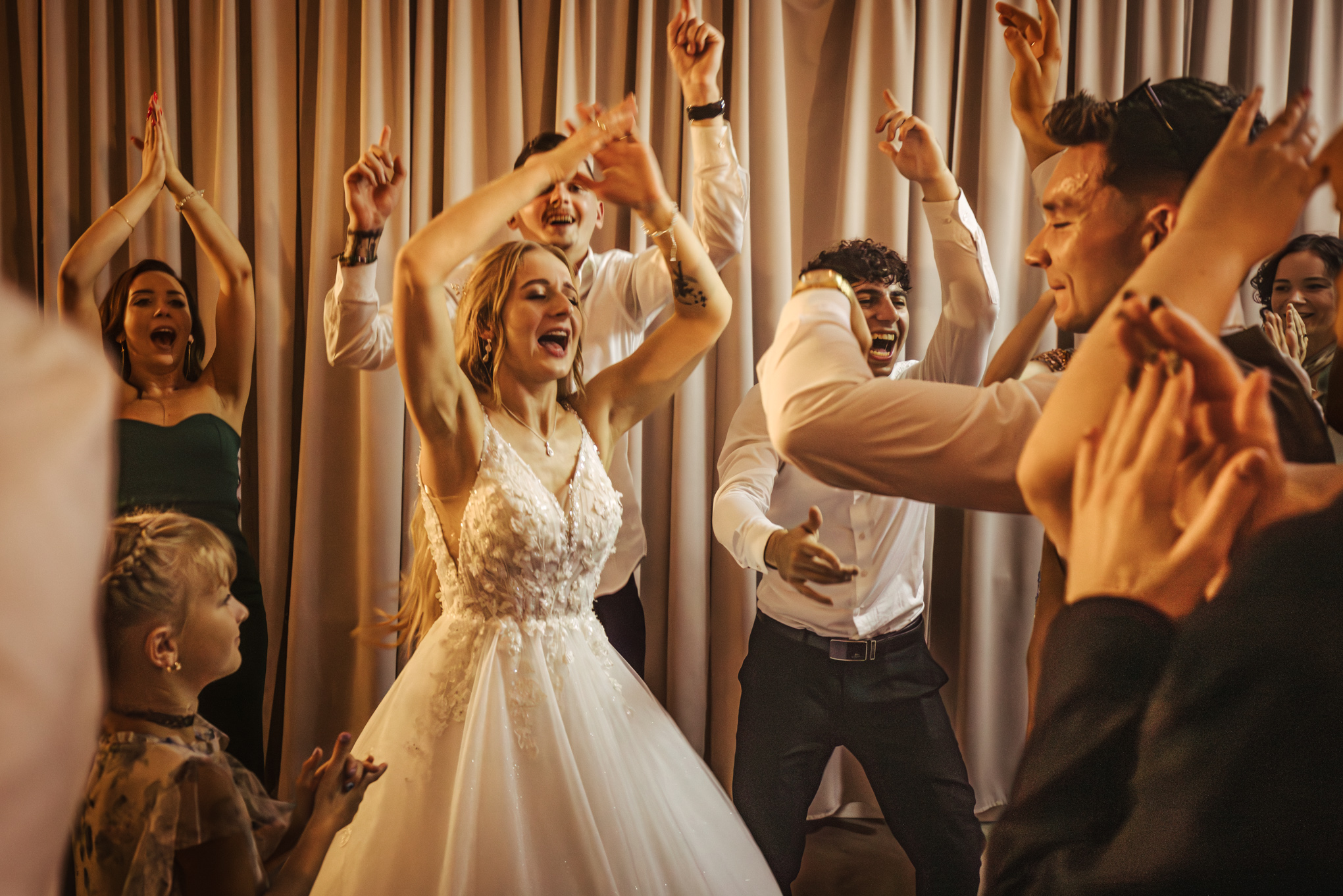 Cała sala weselna skacząca do hitu – Patrycja i Bartek w centrum szalonego wesela